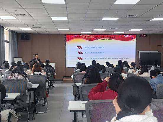 说明: 经济管理学院分党校第72期理论授课第五讲“中国共产党的性质、宗旨、路线和纲领”顺利举行04